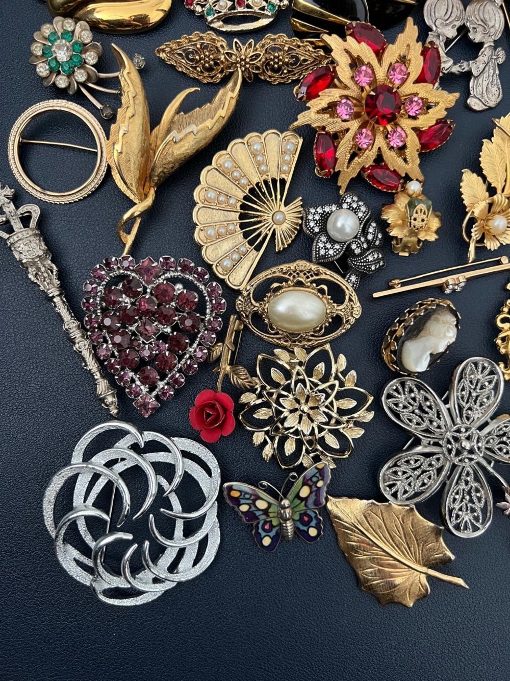 Assorted Vintage to Modern Brooches and Earrings Set - Multi-Color Lot Bundle #6 - Picture 3 of 7
